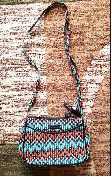 Vera Bradley Handbags - Vera Bradley Crossbody Bag